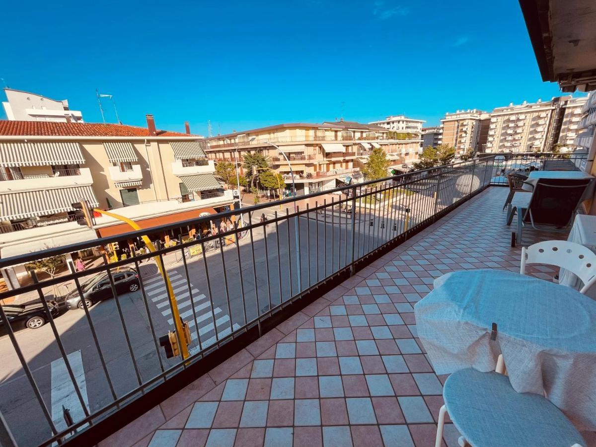 Family Apartment Piazza Milano - Jesolo Exterior foto